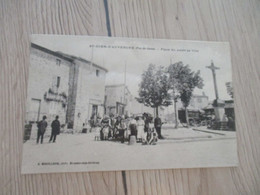 CPA 63 Puy De Dôme Saint Dier D'Auvergne Place Du Poids De Ville - Otros & Sin Clasificación