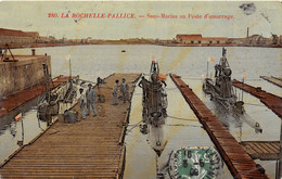 17-LA-ROCHELLE-PALLICE- SOUS-MARINS AU POSTE D'AMARRAGE - La Rochelle