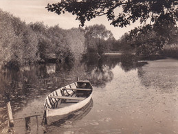 A10069- FISHING BOAT ON THE LAKE VINTAGE PHOTO PHOTOGRAPH POSTCARD - Pêche