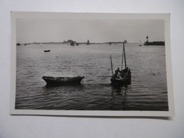 SAINT VAAST LA HOUGUE ILE DE TAHIHOU Vue Du Port - CPSM Avec Animation Barques Bateaux De Pêche 50 MANCHE NORMANDIE - Saint Vaast La Hougue