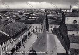 CARTOLINA  FAENZA,EMILIA ROMAGNA,PIAZZA DELLA LIBERTA E PANORAMA,STORIA,CULTURA,RELIGIONE,MEMORIA,VIAGGIATA 1962 - Faenza