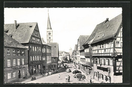 AK Ochsenfurt Am Main, Passanten Und Automobile Auf Der Hauptstrasse - Ochsenfurt