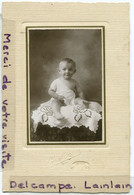 - Joli Photo - Beau Bébé, Jean CHIROSSEL, Sur Carton épais, Photographe De DIE, C Mande, Dim 11 X 16.5 Cm, TBE, Scans. - Identified Persons