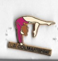 Pin's  Ville, Sport  Club  Gymnastique  Féminine  Maillot  Rose  LA  COLMARIENNE  à  COLMAR  ( 68 ) - Gymnastique