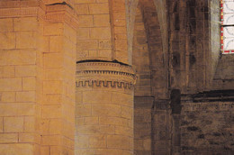 Delcampe - Abbaye De Daoulas. Finistère. Intérieur De L'ancienne église - Daoulas