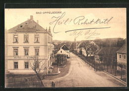 AK Bad Oppelsdorf, Hotel Zum Kurhaus, Strassenpartie - Sudeten