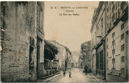 MONTS SUR GUESNES - Rue Des Halles - Monts Sur Guesnes