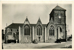 La Plaine Sur Mer * Rue Et Place De L'église * Automobile Voiture Ancienne - La-Plaine-sur-Mer