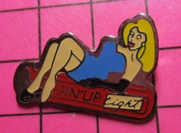 117 Pin's Pins / Beau Et Rare / THEME : PIN-UPS / BLONDE A FIN'UP LIGHT - Pin-ups