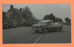 PHOTO RETIRAGE DES ANNÉES 50 60 - ACCIDENT DE VOITURE SIMCA VERSAILLES - CRASH TRUCK - Automobile