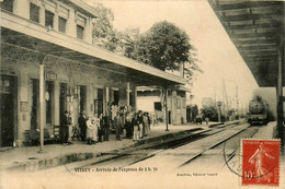 Vitrey * La Gare * Arrivée Du Train Express De 2h31 * Ligne Chemin De Fer Locomotive - Other & Unclassified