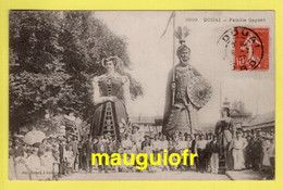 59 NORD / DOUAI / FAMILLE GAYANT / CARNAVAL / PERSONNAGE TOTEMIQUES / 1907 - Douai