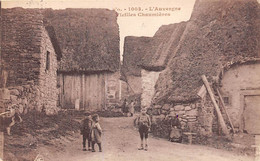 Divers Auvergne     63         Vieilles Chaumières. A Localiser        N° 1003   (voir Scan) - Auvergne Types D'Auvergne
