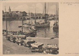 CPSM 10x15 . LES SABLES D'OLONNE (85) Le Port  (Débarquement De Poisson Dans Cagettes Sur Le Quai ) - Sables D'Olonne