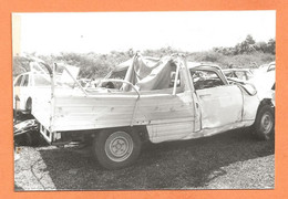 PHOTO ORIGINALE 1982 CASE PILOTE MARTINIQUE - ACCIDENT DE VOITURE PEUGEOT 404 BACHÉE - CAR CRASH - Automobiles