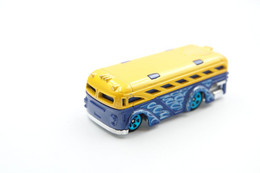 Hot Wheels Mattel Surfin School Bus Diecast Metro 4/10 (Yellow / Blue) -  Issued 2001 Scale 1/64 - Matchbox (Lesney)