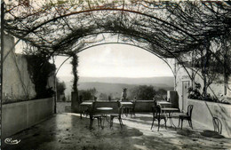 Goult * Terrasse De L'hôtel Et Vue Sur La Chaîne Du Lubéron - Other & Unclassified