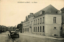 Gournay En Bray * Vue Sur La Mairie * Route * Automobile Voiture Ancienne - Gournay-en-Bray