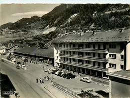 Modane * La Place De La Gare * Automobile Voiture Ancienne - Modane