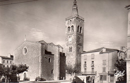 CPSM De PRADES - La Place Et L'église. - Prades