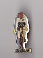PIN'S     THEME  SPORT  CYCLISME CLUB DE PINEUILH  EN GIRONDE - Cyclisme