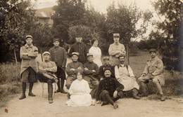 CPA 3162 - MILITARIA - Carte Photo Militaire - Un Groupe D'Infirmières Et Blessés - Hopital Non Situé - Personajes