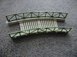 Pour Train HO 1/87 - Lot De 2 Pont Barrière Marque KIBRI - WEST GERMANY - Longueur 18 Cm Et 20 Cm - Décors