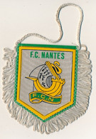 Football - FANION SPORTIF - F.C. NANTES - Apparel, Souvenirs & Other