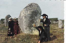 CARNAC - Les Menhirs, Coiffes Des Régions De Carnac,Quiberon, Auray - Carnac