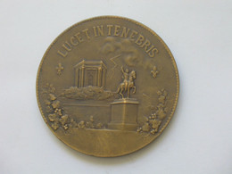 Médaille- Offert Par Le Journal Le Journal L'Eclair De Montpellier - Lucet In Tenebris  **** EN ACHAT IMMEDIAT **** - Professionnels / De Société