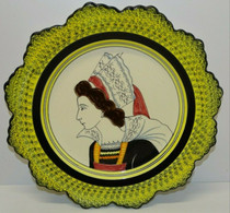 BELLE ANCIENNE ASSIETTE HENRIOT QUIMPER F14 D439 LG PROFIL FEMME Décor MAIN CERAMIQUE COLLECTION DECO VITRINE - Quimper/Henriot (FRA)