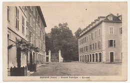 CPSM - RENAGE (Isère) - Grande Fabrique - La Cour - Renage