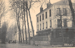 CPA 91 DOURDAN PLACE DE LA GARE - Dourdan