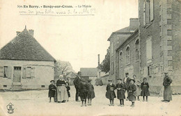 Bengy Sur Craon * La Place Et La Mairie Du Village - Autres & Non Classés