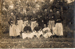 CPA 3172 - MILITARIA - Carte Photo Militaire - Un Groupe De Zouaves Au Camp Militaire De SATHONAY - Personajes