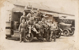 CPA 3176 - MILITARIA - Carte Photo Militaire - Un Groupe De Chauffeurs Du 353 ème R.A.L.P & Camion Militaire - Ausrüstung