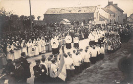 Thème Carte Postale  A Identifier  Religion Procession  49 Ou 53      ????.des Anges Sur Bannière    (voir Scan) - Photographs