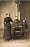 CPA 3180 - MILITARIA - Carte Photo Militaire - Soldat Avec Femme & Enfant - Personen