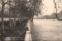 Paris * 1er * Le Quai Des Tuileries * Le Barrage Pendant La Crue De La Seine * Inondation - The River Seine And Its Banks