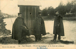 Types Espagnols * Un Poste De Carabiniers Sur Les Bords De La Bidassoa * Douaniers Douane - Andere & Zonder Classificatie