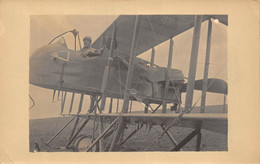 21-7526 : CARTE-PHOTO NON IDENTIFIEE. BIPLAN  AVEC MILITAIRE COMME PILOTE - 1914-1918: 1a Guerra