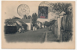 CPA - GUINÉE - (Non  Légendée) - Rue De Ville - Oblit Complaisance "KINDIA Guinée Française" 1907 - Guinea Francese