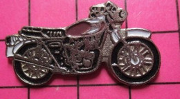 317 Pin's Pins / Beau Et Rare / THEME : MOTOS / MOTO ROUTIERE ANNEES 70 - Motos