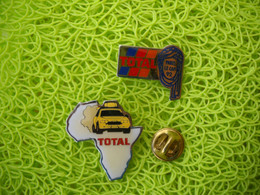 2001    Lot De 2  PINS  Pin's   Rallye Paris Le Cap 92 Et  Total Afrique  ZX Citroën   Carburant Total - Rally