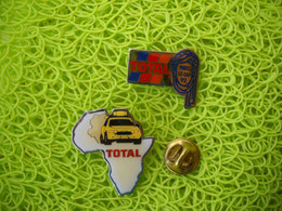 2001    Lot De 2  PINS  Pin's   Rallye Paris Le Cap 92 Et  Total Afrique  ZX Citroën   Carburant Total - Rallye