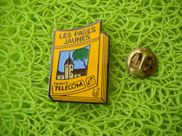 2039  PINS  Pin's  LES PAGES JAUNES   France Télécom   Téléphone Annuaire - Telecom De Francia