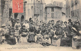 Divers  Ardèche      07       Dentellières Dans Une Rue .   Editeur A Aubenas      (voir Scan) - Andere & Zonder Classificatie