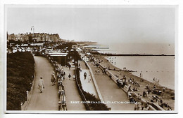 Real Photo Postcard, Clacton-on-sea, East Promenade, People, Beach, Footpath. - Clacton On Sea