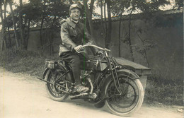 Moto Ancienne De Marque ? * Carte Photo * Homme Tenue Lunettes * Motos Motocyclette - Motorbikes