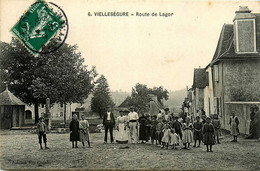 Vielleségure * La Route De Lagor * Vue Du Village * Villageois - Autres & Non Classés